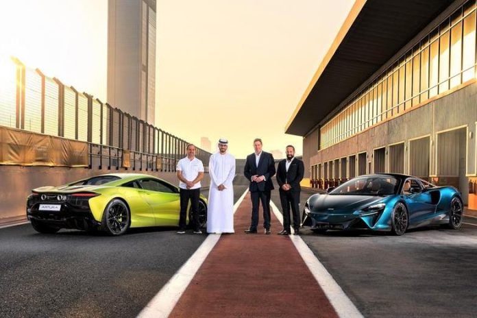 mclarenautomotivedeliversarturainthemiddleeast-jpg 迈凯轮汽车